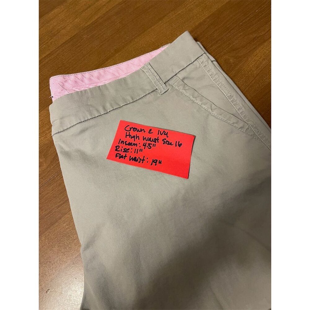 Sold Crown & Ivy Women's Beige Chino Shorts Size 16 Classic Fit - Picture 3 of 7